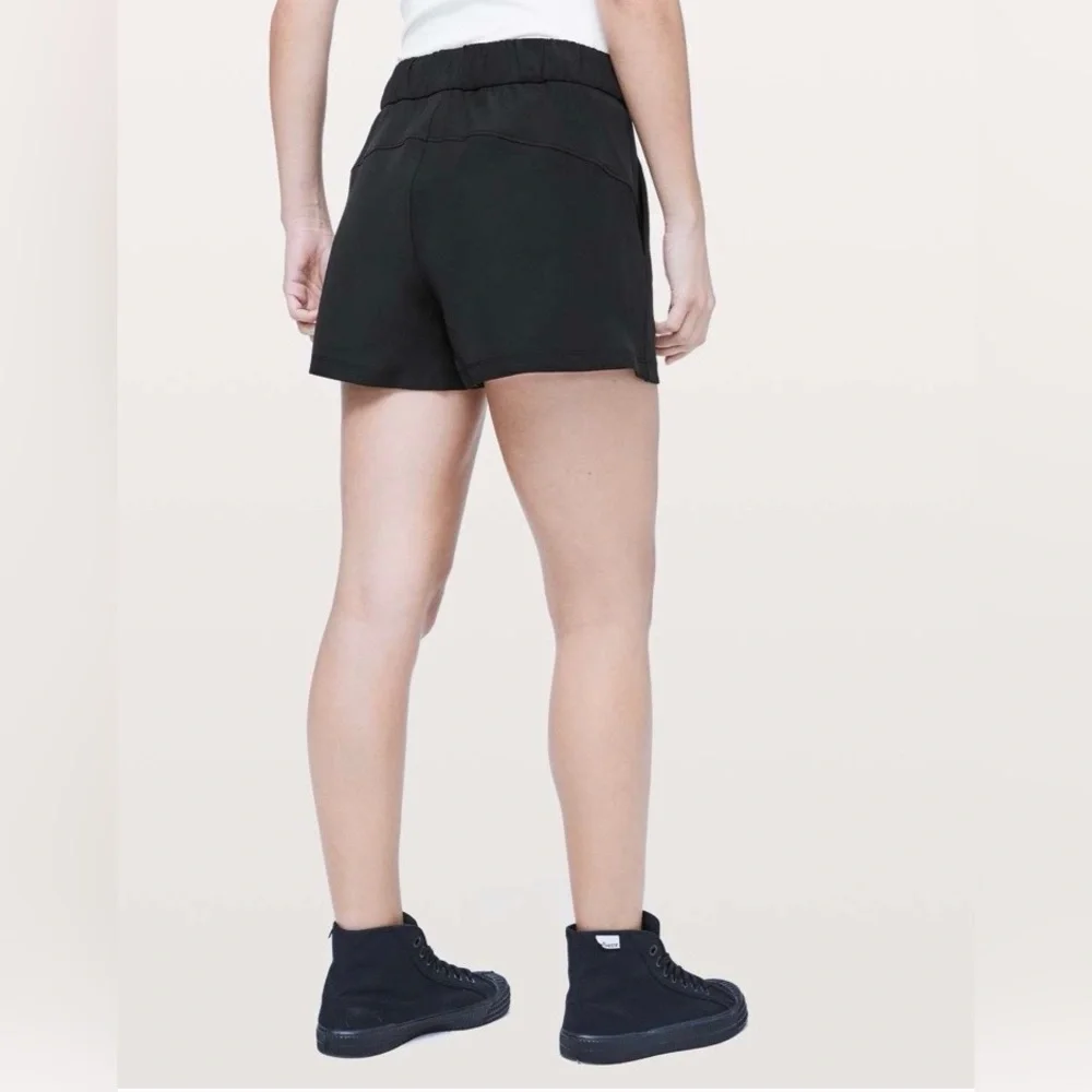 Lululemon Women’s Shorts Black On The Fly Shorts Elastic Waist size 4